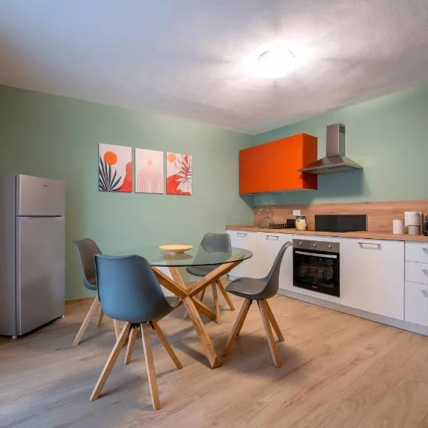 Ca' dal Pum - Lake Orta - Elegant holiday home, hotel v destinaci Gozzano