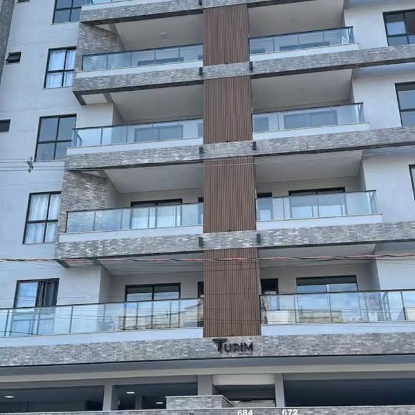 Apto espaçoso Praia de Bombas