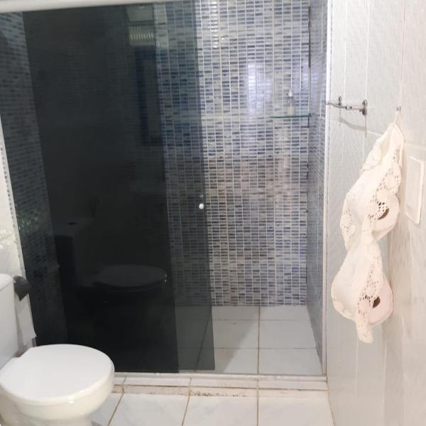 Quarto Duplo com Ar e Banheiro Privativo a poucos metros do mar - Foto 3
