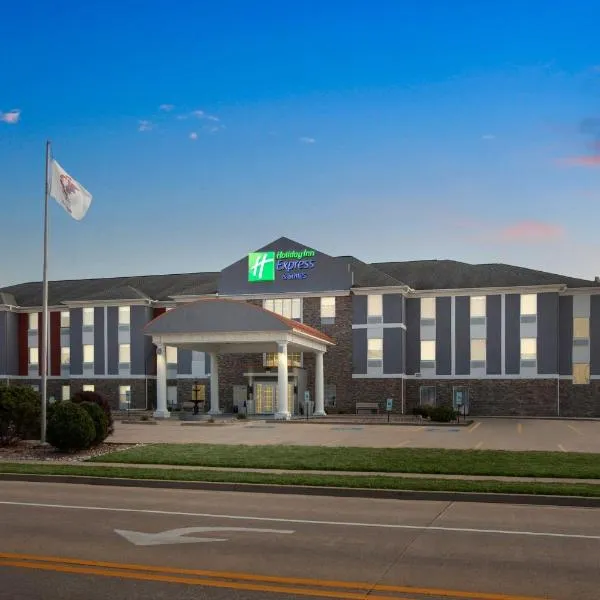 Holiday Inn Express Hotel & Suites Bloomington-Normal University Area by IHG, khách sạn ở Bloomington