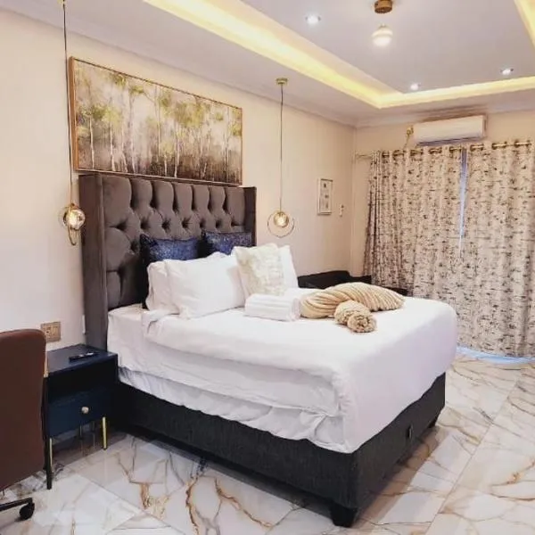 Le Classic A Montclair, hotel in Durban