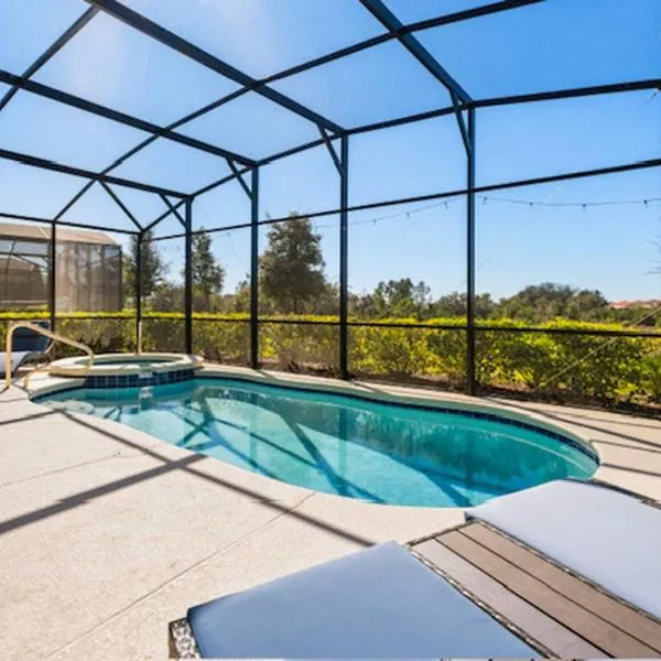 Pool with BBQ - Cozy 5BD Stay Minutes from Disney, hotel em Davenport