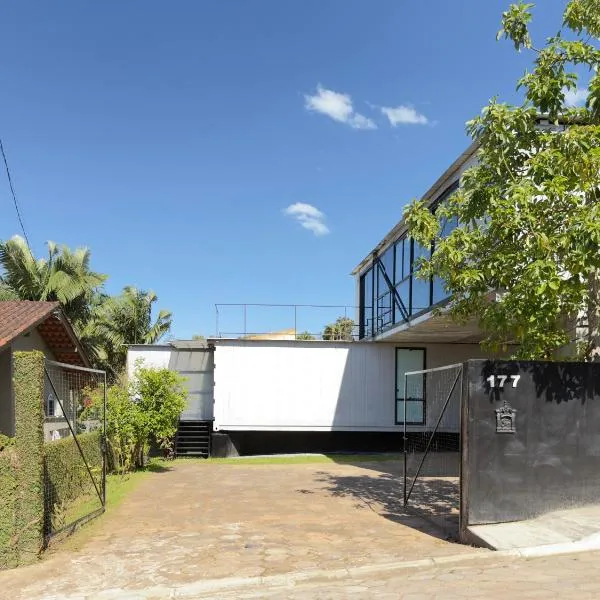 Casa Container Moderna com Vista da Natureza em Itajaí, hotel em Itajaí