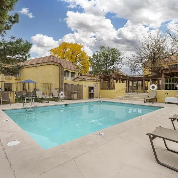 Best Western Airport Albuquerque InnSuites Hotel & Suites, hotel em Albuquerque