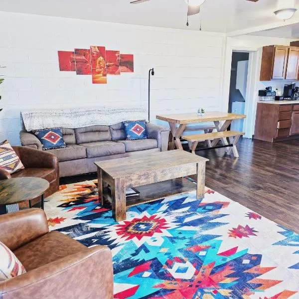 3Bd, King, Brkfst, Large TVs, WD, Sleeps 11, BBQ, ξενοδοχείο σε Page