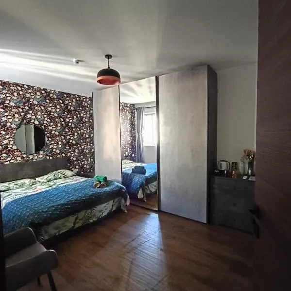 Airport Accommodation Bedroom with your own private Bathroom Self Check In and Self Check Out Air-condition Included，位于Mqabba的酒店