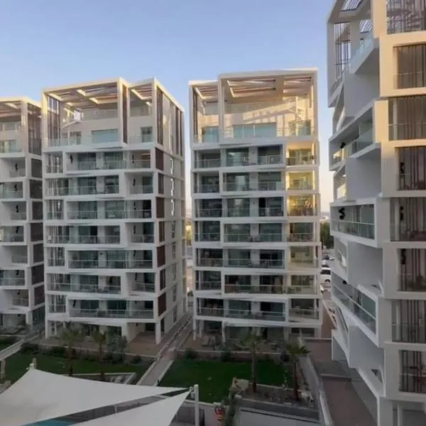 42 סוויטת גן 2 חדרים עם ג'קוזי מפנק במרפסת, hotel di Eilat