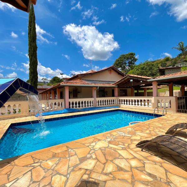 Refúgio com Piscina Climatizada e Forno de Pizza