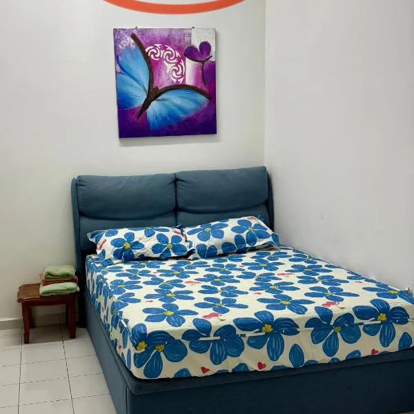 HOMESTAY CIKGU NORa near UTHM KPTM KKTM IPG Moslim onli, hotel in Kampong Seri Gading