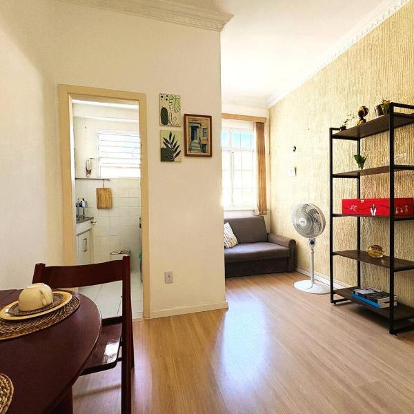 Apartamento Charmoso e Muito Bem Localizado