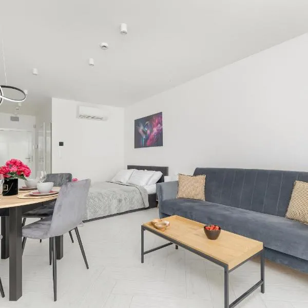 Sea&Lake Mielno Elegant Studio with Parking & Terrace by Noclegi Renters, hotell sihtkohas Mielno