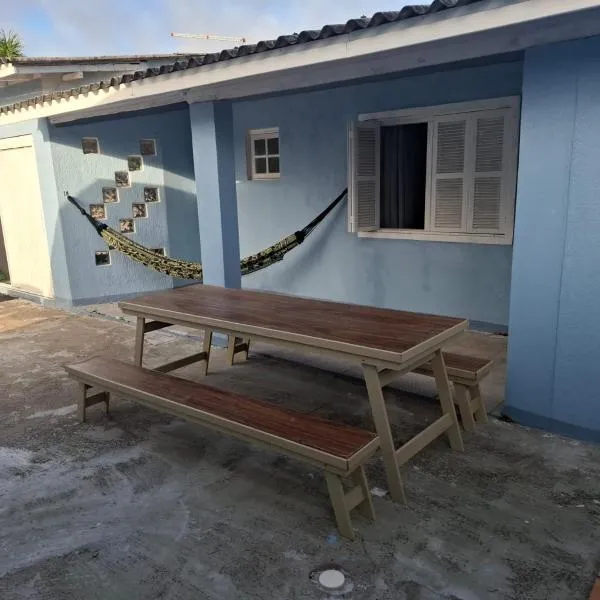 Casa no Centro de Imbé com Estacionamento e Pátio, hotel a Imbé