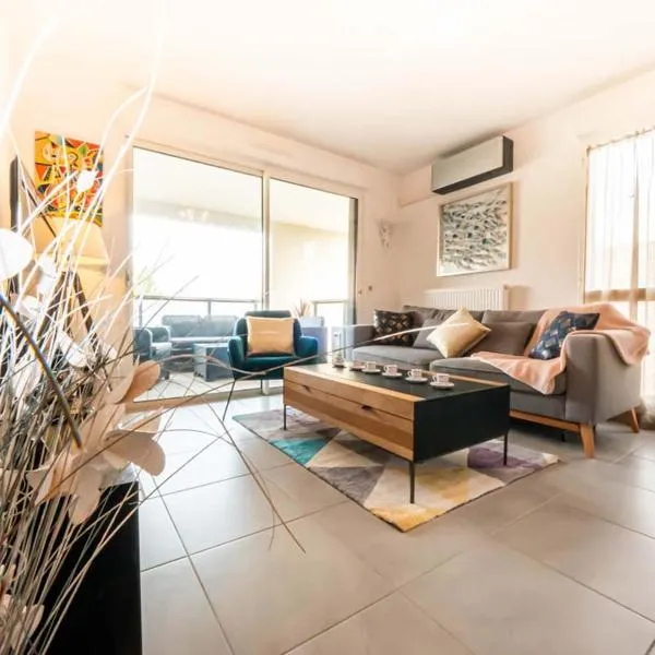 Viesnīca L'héliade - Climatisation et parking pilsētā Le Crès