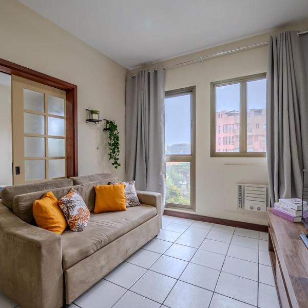Loft charmoso na Barra com vaga de garagem LC 6900