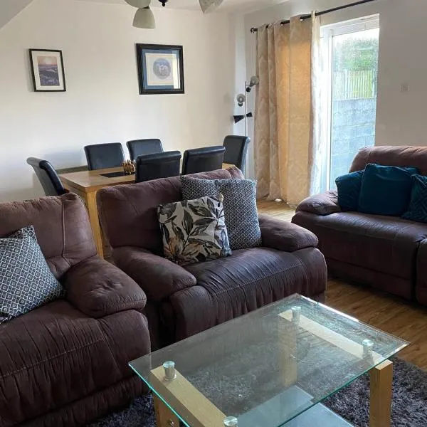 Centrally located 3 bedroom property, hotel a Lahinch