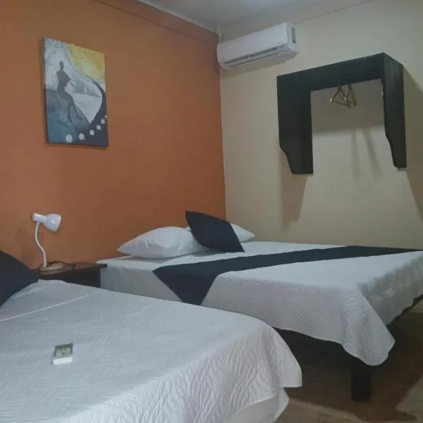 Hotel El Cocobolo Food&Rest Room 3 B&B WiFi AC Pkg Free Swimmingpool，位于利比里亚的酒店