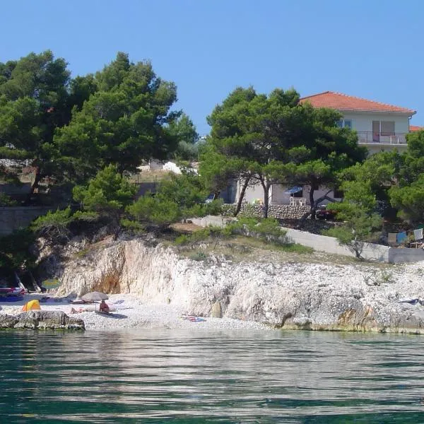 Apartman Domić, hotel en Slatine