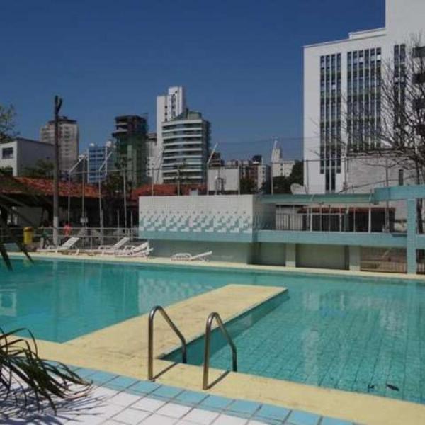 1 dormitório em prédio com lazer e piscina