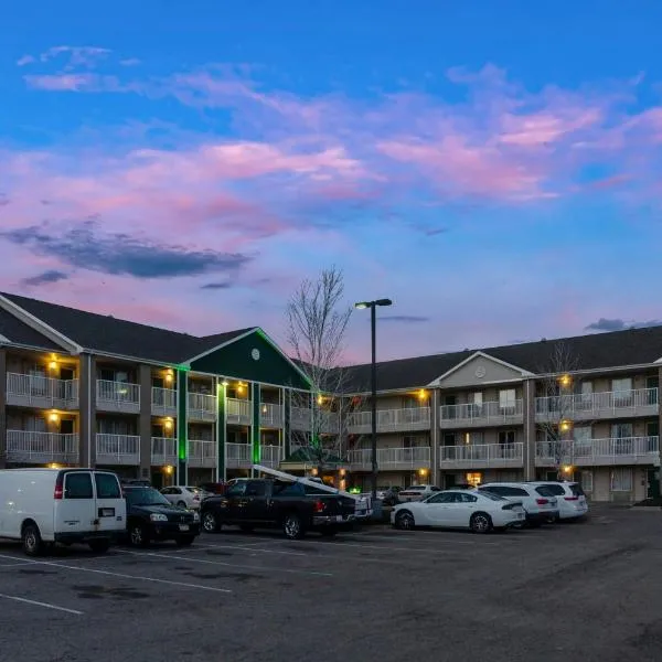 HomeTowne Studios by Red Roof Denver - Airport/Aurora, Hotel in Aurora