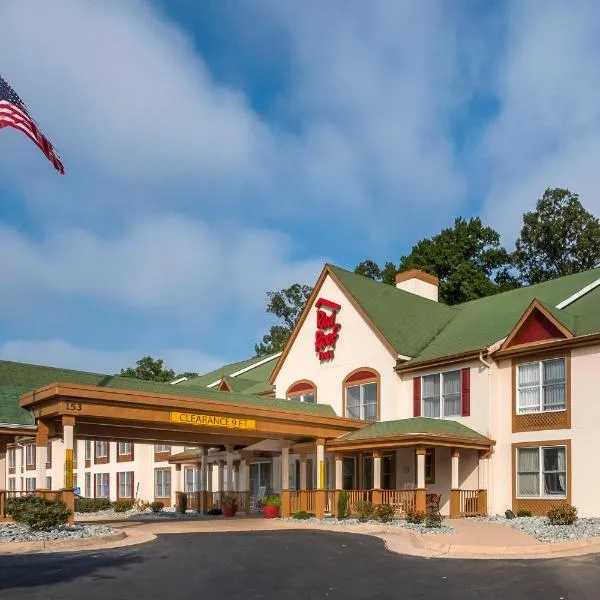Red Roof Inn & Suites Stafford, VA - Quantico, хотел в Стафорд