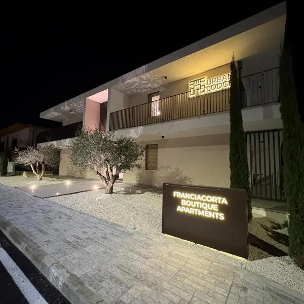 Urban Lodge- Appartamenti in Franciacorta, מלון בארבוסקו