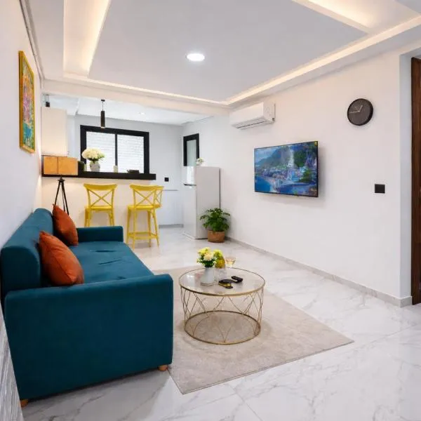 Design Italien et Vue lac 2 - Aeroport, hotel in Al ‘Uwaynah