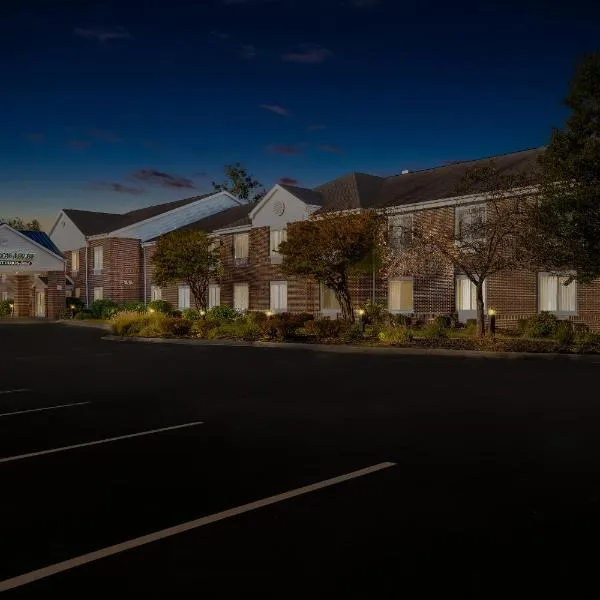 HomeTowne Studios by Red Roof East Lansing - Okemos, hotel en Okemos