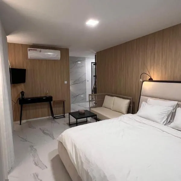 Vacation unit in villa with heated pool and sauna יחידת נופש בוילה עם בריכה מחוממת، فندق في إيلات