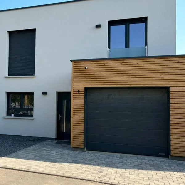 La Bulle Dorée Luxury private Jacuzzi House 4 BR Tourist Center, Hotel in Amnéville