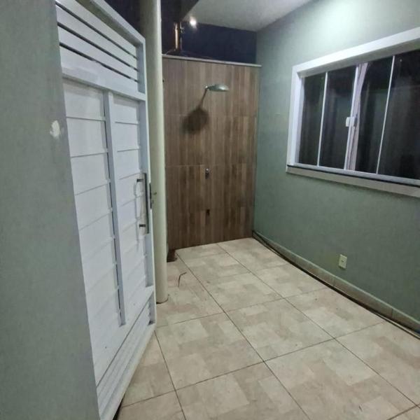 Casa pequena e nova na praia das Dunas