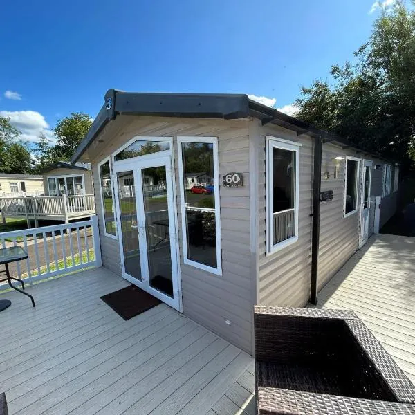 Castle Lakes 60 - Wifi Included, hotel in Goswick Station
