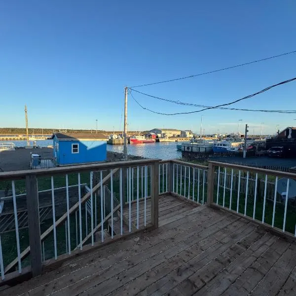 Residence Bourgeois - waterfront property in the heart of Cheticamp, hotel din Chéticamp