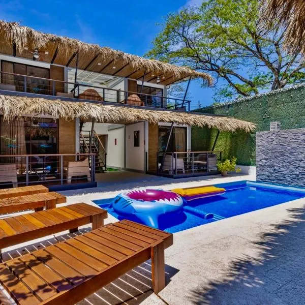 Shark Town Mal Pais, Hotel in Playa Santa Teresa