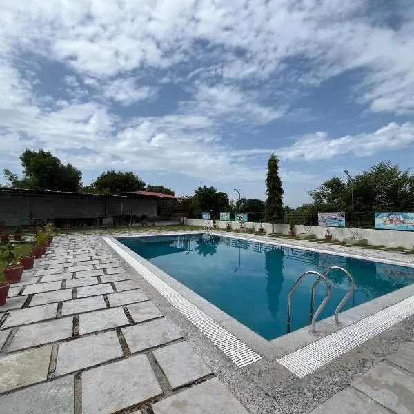 SHREE DWARKESH RESORT & WATERPARK 966o9o1oo6 07km from shreenathji temple By SK, hotel di Nathdwara
