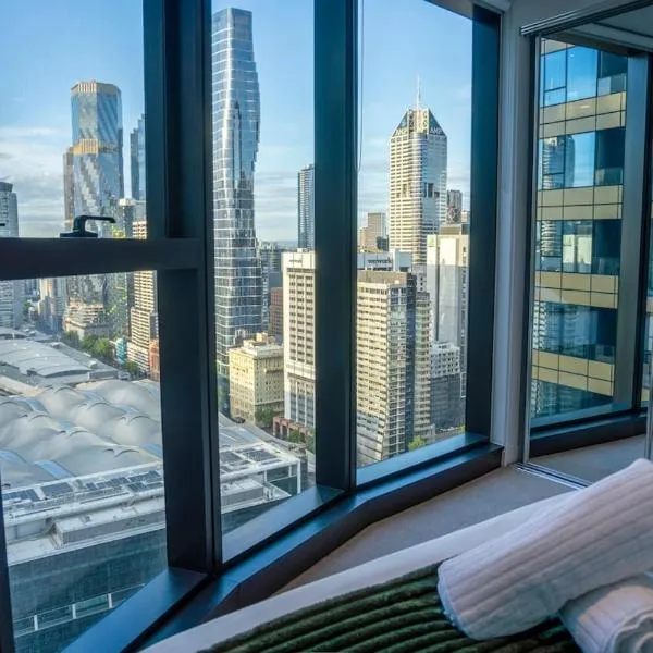 Deluxe 2-Bedroom City View Apartment with Pool & Gym, hotel en Melbourne