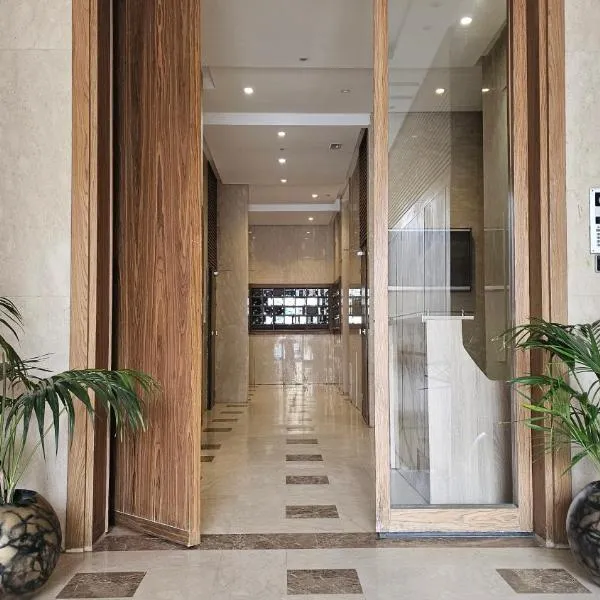 Stylish 3-Bedroom Apartment in Maarif - AC, Fast WiFi & Secure Parking, hotel in Casablanca