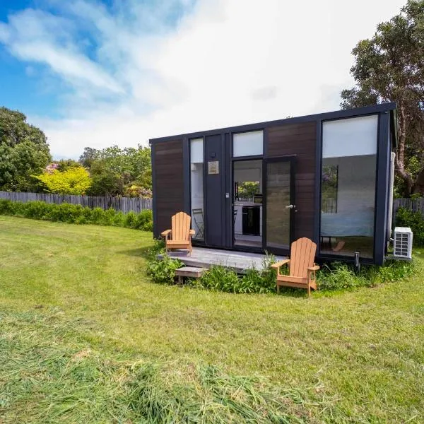 The Coast 2 by Tiny Away, ξενοδοχείο σε Birchfield