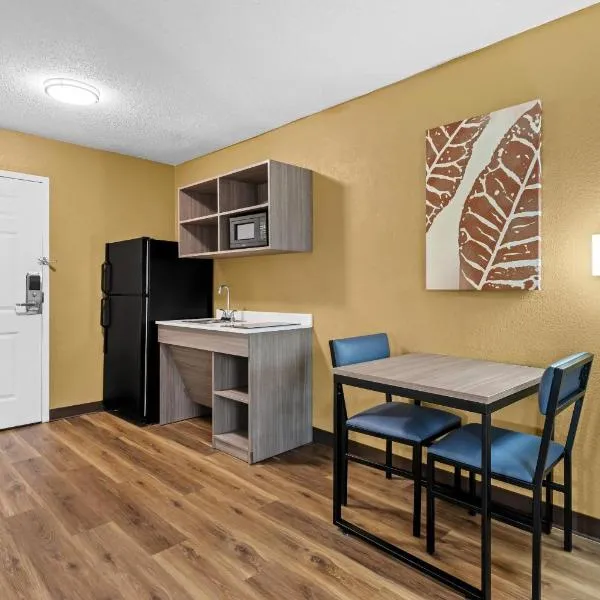 Suburban Studios Charlotte - Executive Park, hotel em Charlotte