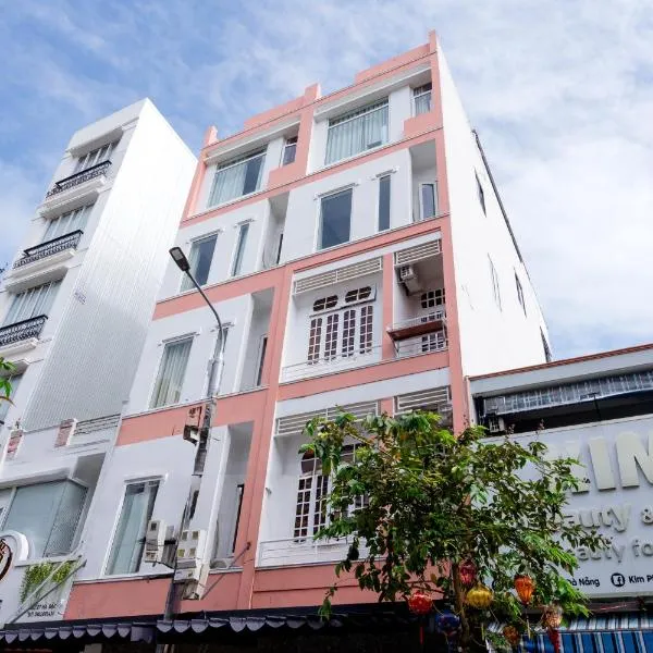 Linh Hotel And Apartment Near Beach, отель в Дананге