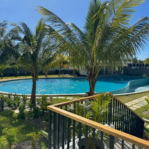 Naccara Luxe Apartment - Private Beach Club - Pereybere, hotel in Grand-Baie