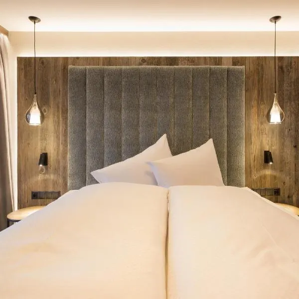 Hotel Garni Landhaus Platzer, hotel em Zell am Ziller