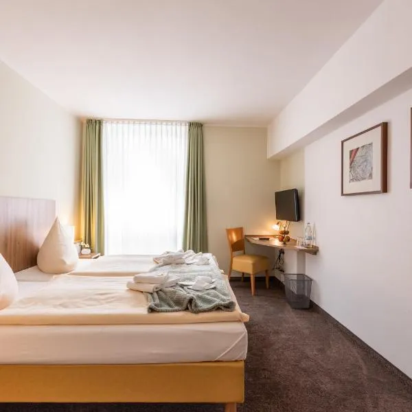Hotel Nibelungen Hof، فندق في إكسانتن