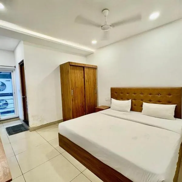 RG SUITES XOTEL BTM Near CENTRAL SILKBOARD METRO STATION, hotel in Bangalore