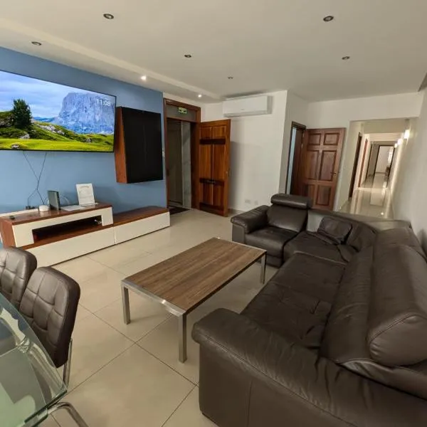 4 Double Bedroom With Terrace in the centre of Sliema, отель в Слиме