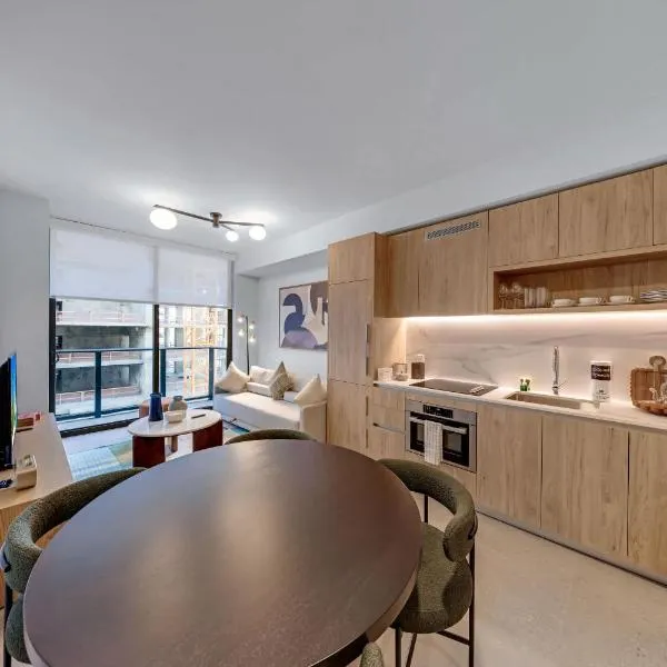 High-Rise Skyline Escape King Bed & Balcony, Hotel in Miami