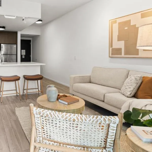 Modern & Cozy 2BR Downtown Near Bayside & Port, hotel in Miami