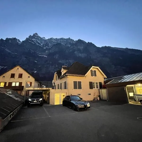 vitalpha lodge - house, ξενοδοχείο στο Glarus