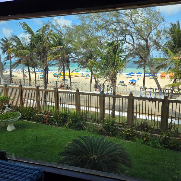 Araça Praia Flat, apartamento 203, Frente mar, Pe na areia!!!!!