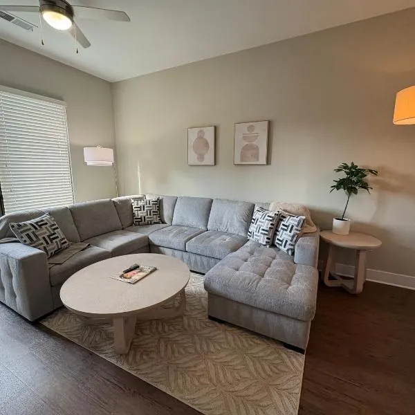 -NEW-The Nash Luxe, Pool, Gym, Nightlife!, Hotel in Nashville