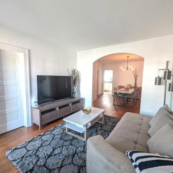 Private 2BR Main Floor Suite Near Border, Casino & UWwin Hospital, ξενοδοχείο σε Windsor